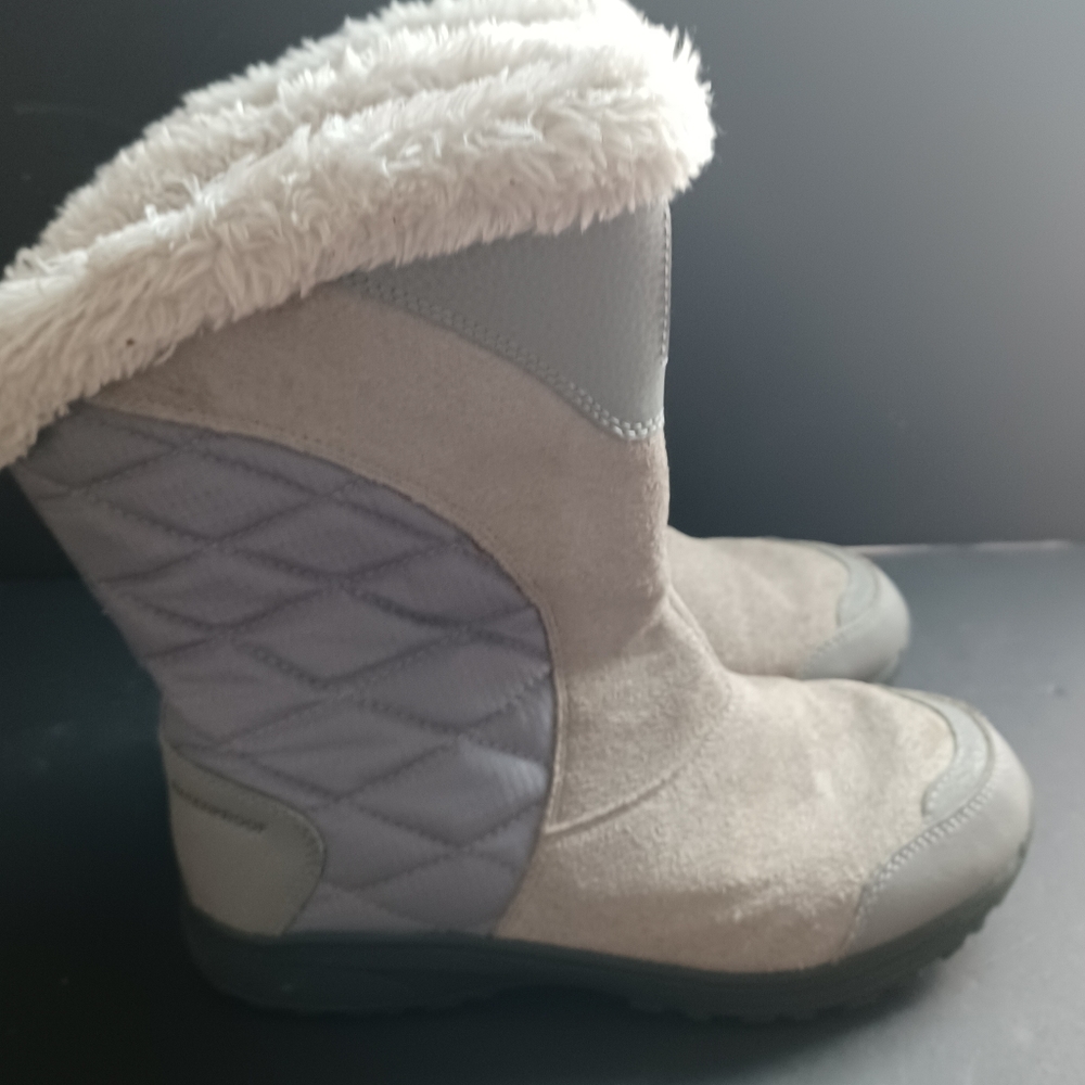 Columbia Women's Gray and Black Ankle Boots